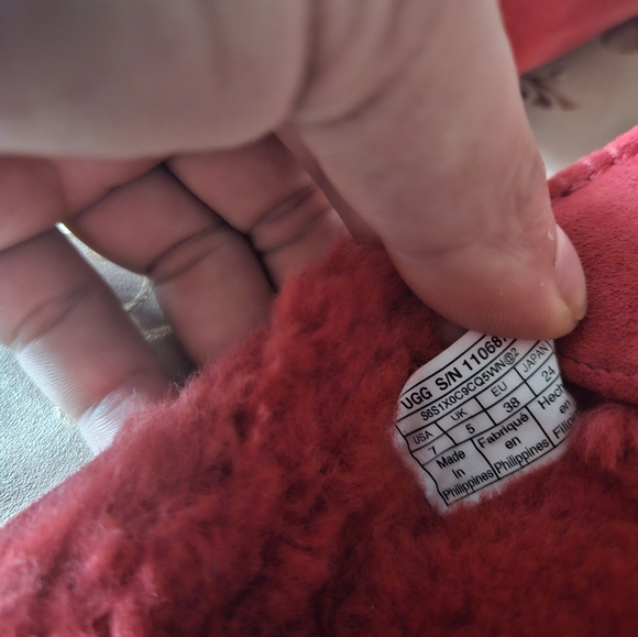 NWOB WOMENS UGG Loafers - Picture 3 of 4